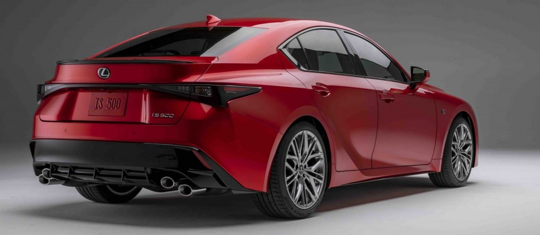 Visszatér a Lexus műfajteremtő sportszedánja