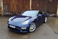 Mit tud egy 700 lóerős Porsche Budapest belvárosában? 35