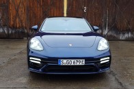 Mit tud egy 700 lóerős Porsche Budapest belvárosában? 36