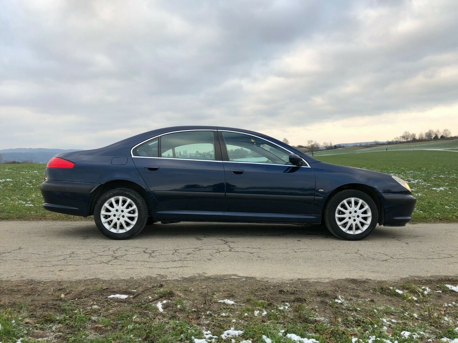 Őrültség? Sokat futott francia luxusautó 250 ezer forintért 3