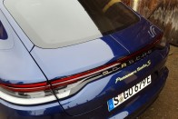 Mit tud egy 700 lóerős Porsche Budapest belvárosában? 47