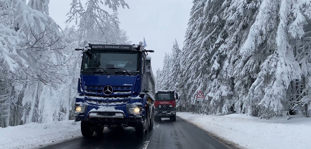 Akkora volt a baj, hogy dömperekkel hordták a havat
