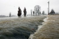 Így töri a jeget a Magyar Közűt hókotrója a kiáradt Sajó közelében 1