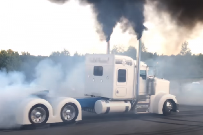 Íme a végtelen erő és pokoli nyomaték megtestesülése