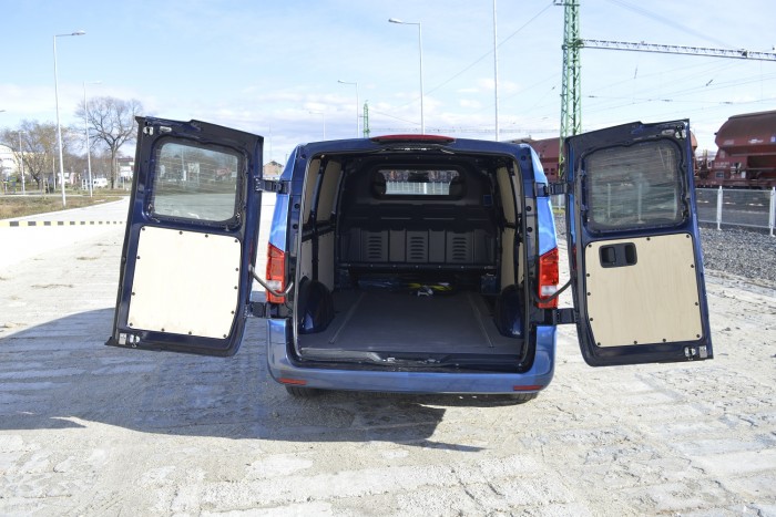 Kipróbáltuk, mennyire jó, vagy nem jó, egy elektromos áruszállítóval dolgozni 8 Kipróbáltuk, mennyire jó, vagy nem jó, egy elektromos áruszállítóval dolgozni 8