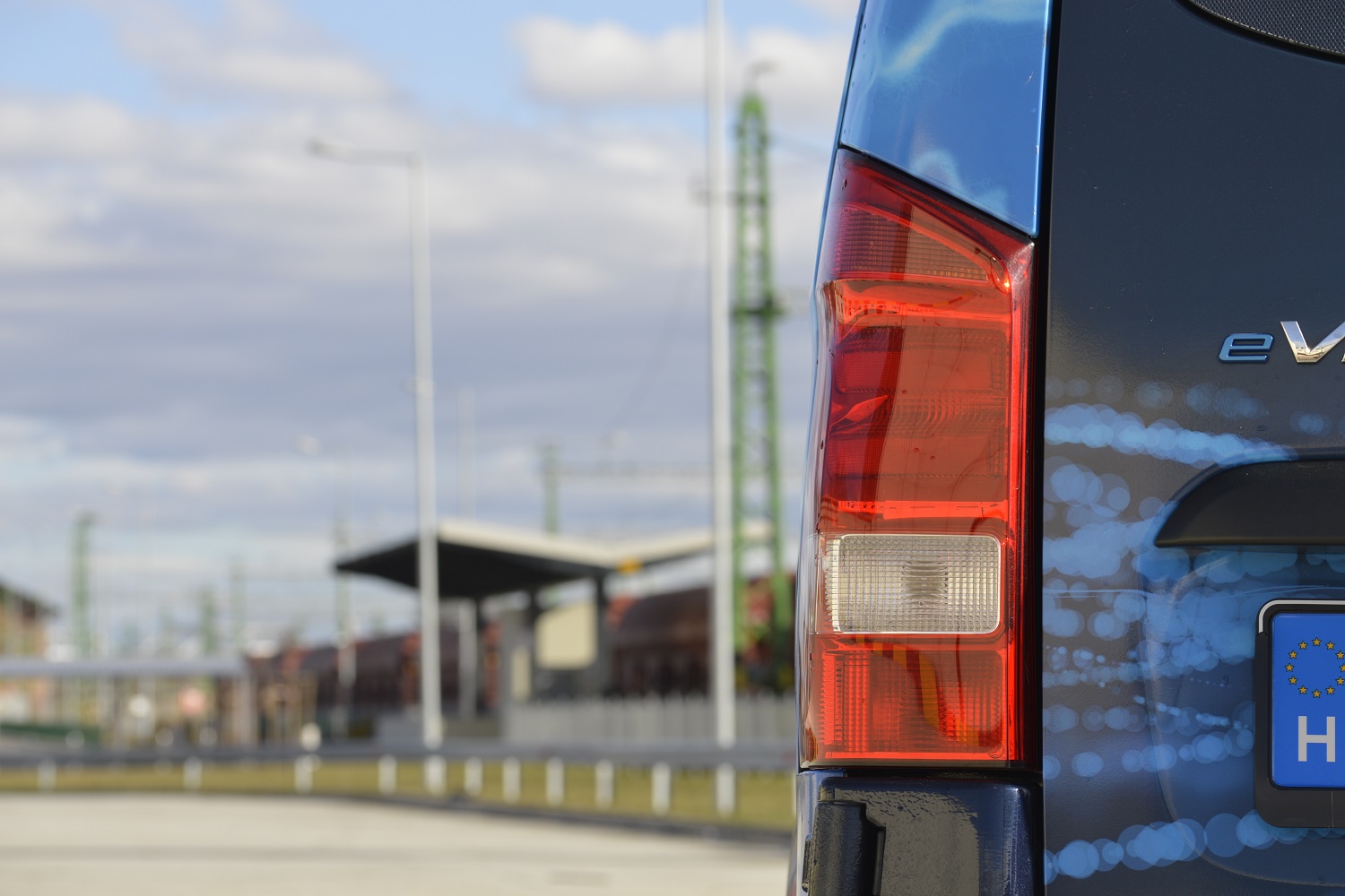 Kipróbáltuk, mennyire jó, vagy nem jó, egy elektromos áruszállítóval dolgozni 16