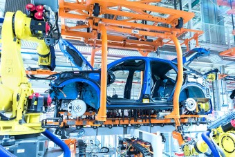 Új tűzoltóautó a hibridek miatt a győri Audinál