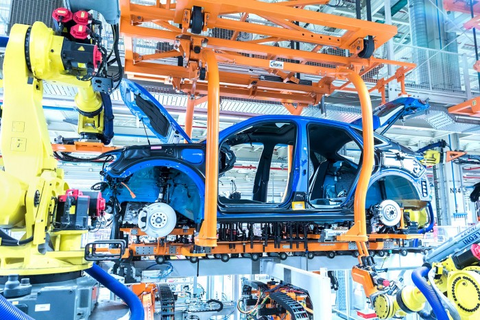 Új tűzoltóautó a hibridek miatt a győri Audinál