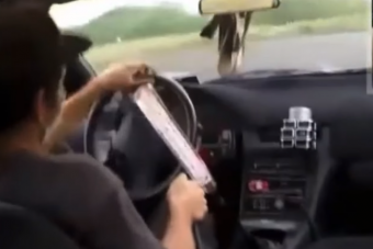 Csak a lábát figyeld ennek a drifternek, őrület, mit művel