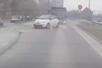 Bevágott a busz elé az M3-kivezető mellett, besokallt, és berongyolt a parkba