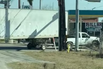 Kamion akart lenni, de nem komplett