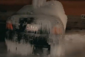 Elképesztően szerencsétlenül választott parkolóhelyet egy nő