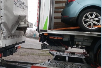 Meglepő áru volt a trélerre rakott furgonban