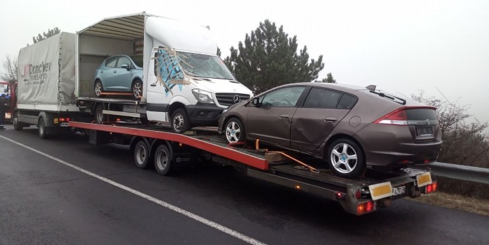 Meglepő áru volt a trélerre rakott furgonban 1