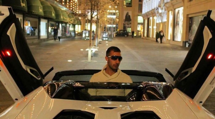 Beperelte a rendőrséget, akinek bezúzták a Ferrariját 1