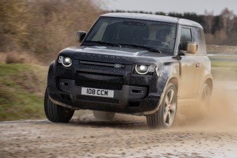 500 lóerővel a sárban: itt a Defender V8-as