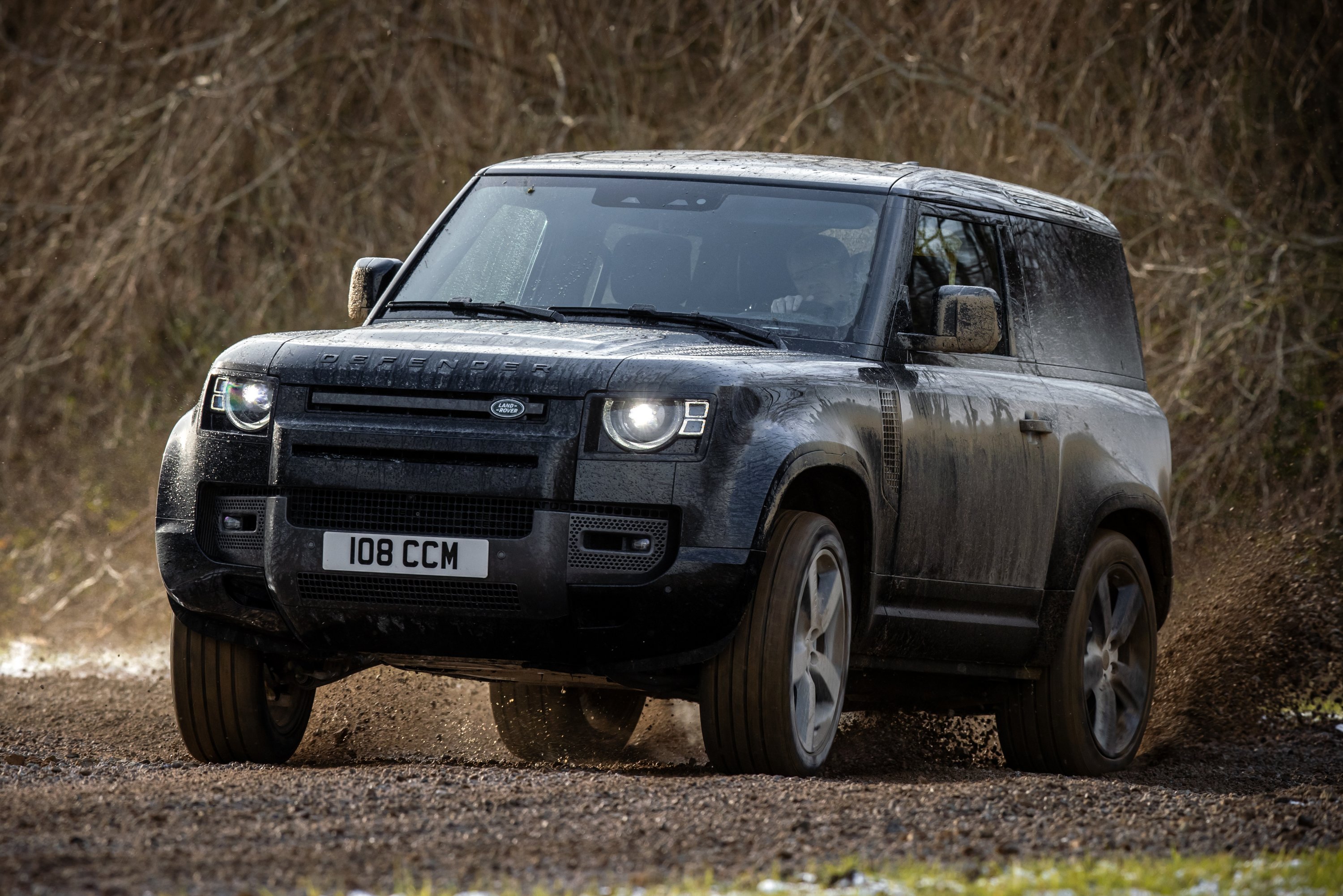 500 lóerővel a sárban: itt a Defender V8-as 8