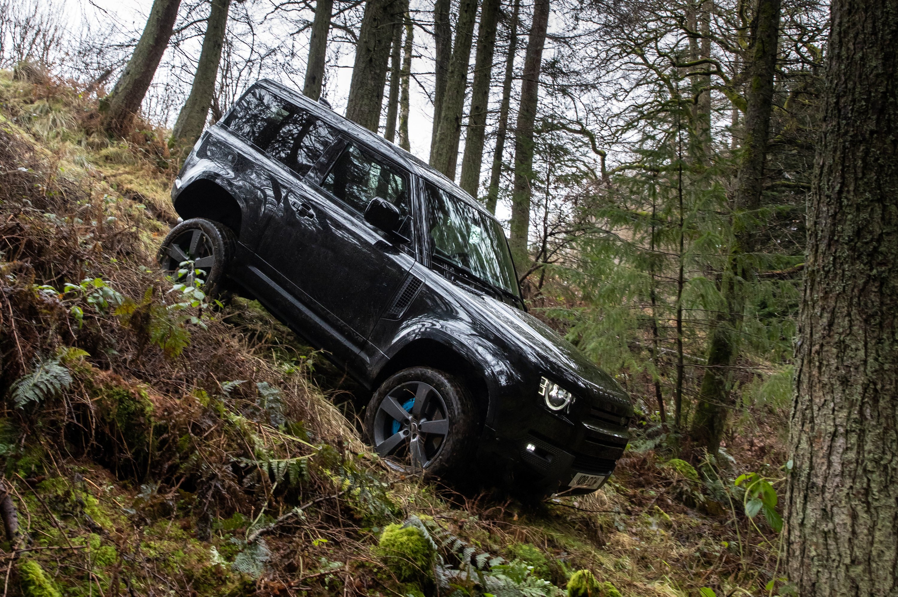 500 lóerővel a sárban: itt a Defender V8-as 11