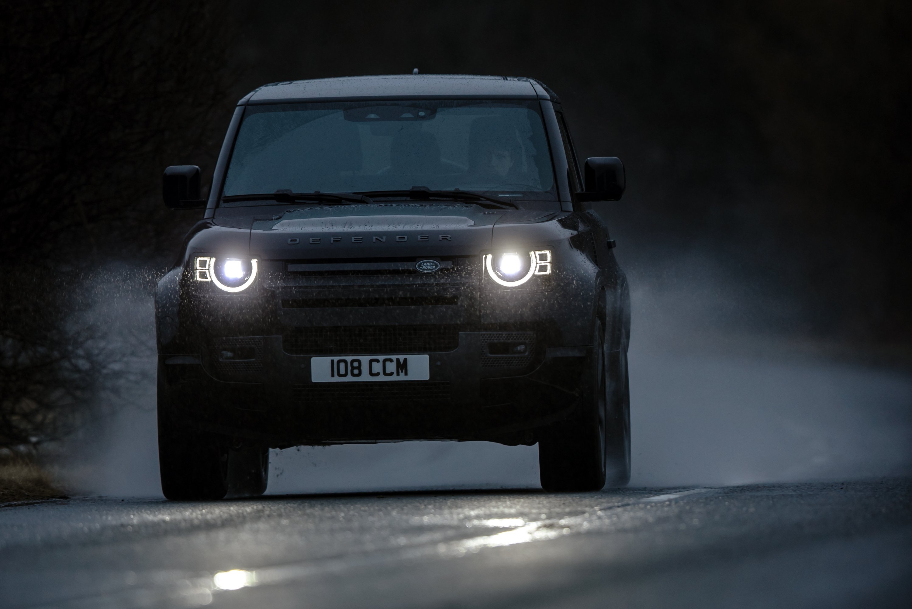 500 lóerővel a sárban: itt a Defender V8-as 19