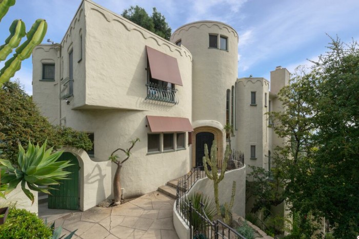 Eladó a villa, ahol a Keresztapa élt