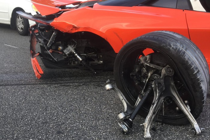 Még a rendőrök is cikizték a McLarent összetörő fiatalokat 2