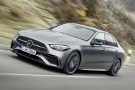 Kombiként, szedánként debütált a Mercedes C-osztály 19