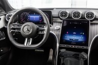 Kombiként, szedánként debütált a Mercedes C-osztály 68