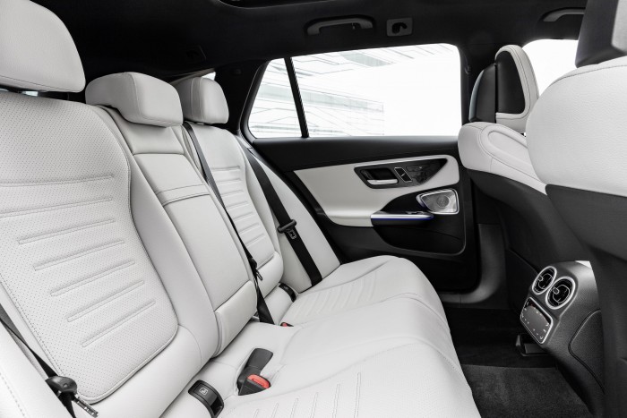 Kombiként, szedánként debütált a Mercedes C-osztály 4 Kombiként, szedánként debütált a Mercedes C-osztály 4
