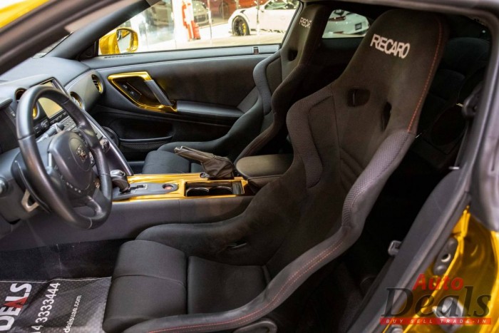 Giccsparádé 165 millióért? Létezik! 8