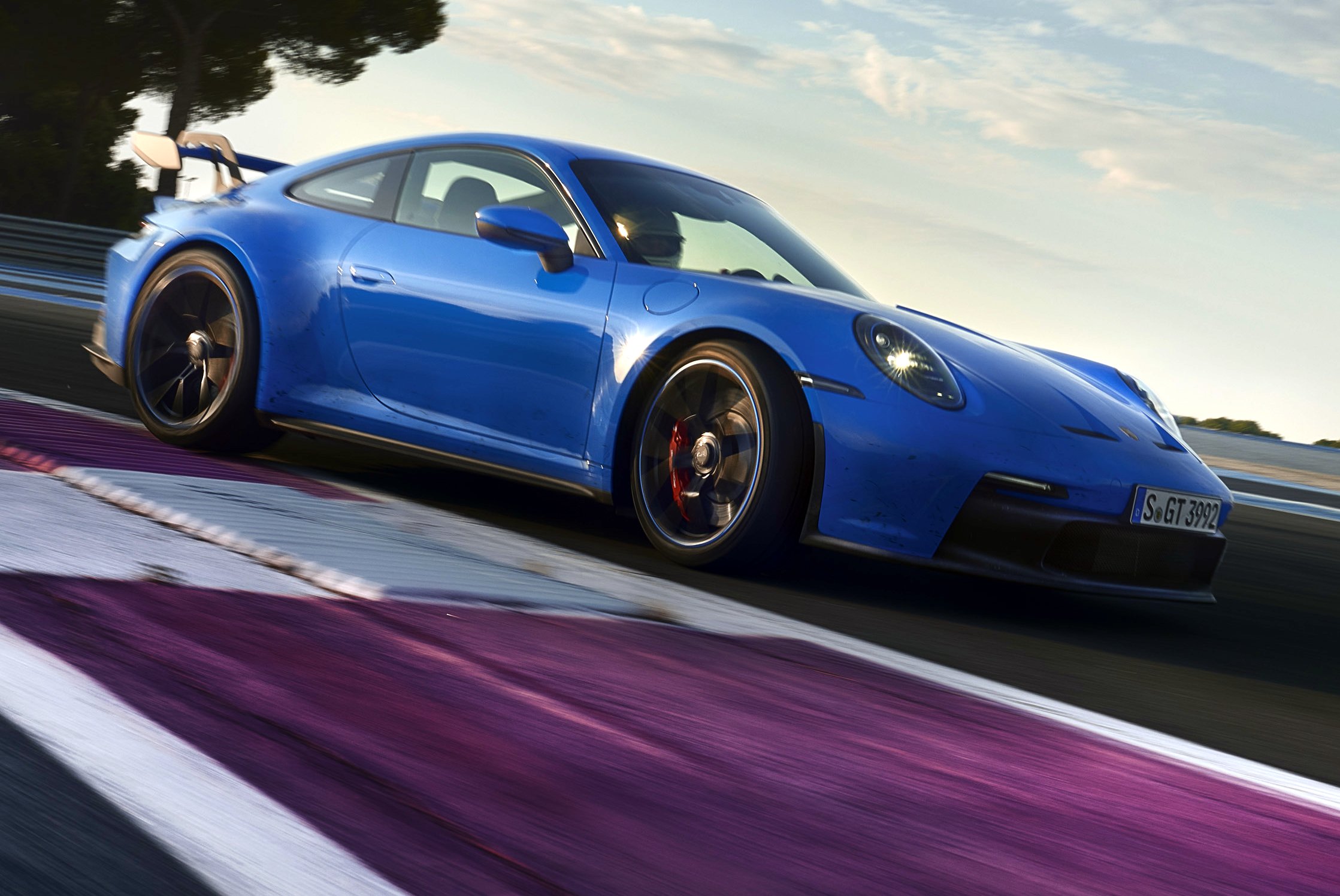 Az új Porsche 911 GT3 épp csak nem versenyautó 21