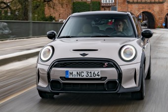 Megújult az ötajtós Mini