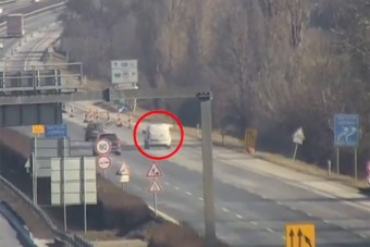Fékezés nélkül rongyolt a terelésbe az M7-esen