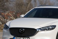 A klasszikus autók egyik utolsó példánya a Mazda6 52