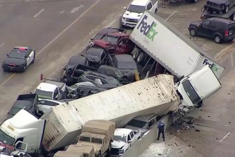 Száznál is több jármű ütközött egy amerikai tömegbalesetben