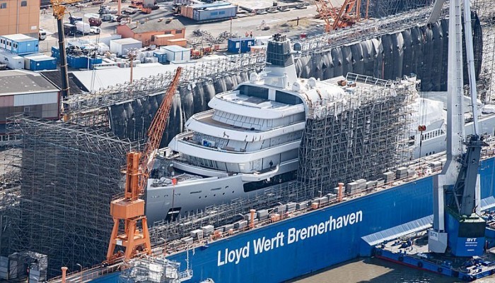 Vízre került Abramovics 180 milliárd forintot érő új luxushajója 2