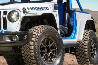 Villanymotort hoz a nyuszi a Jeepnek