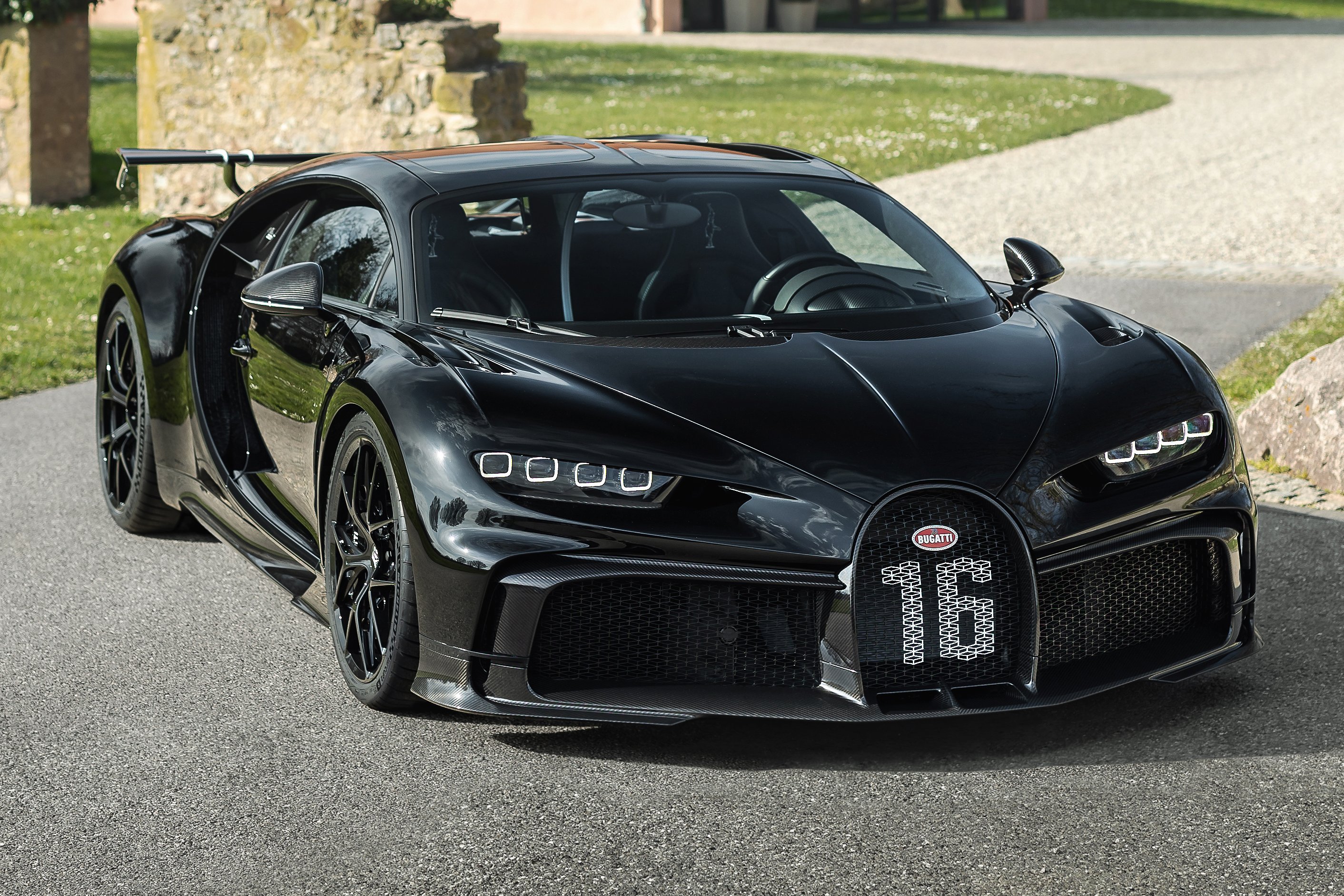 Elkészült a háromszázadik Bugatti Chiron 8