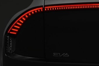 Látványos részletekkel érkezik a Kia EV6