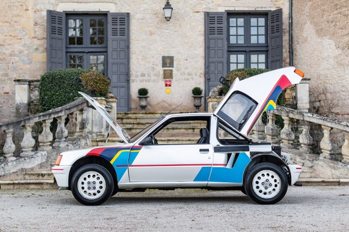 Valódi raliautó rendszámmal, és nem akárkié volt