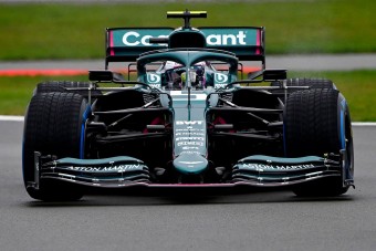 Vettel: Az Aston Martin legyőzheti a Mercedest