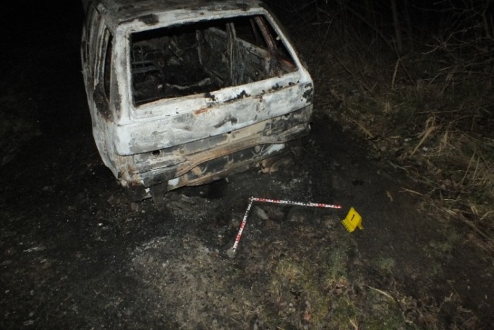 Menet közben kigyulladt a kocsija, erre kiszállt, otthagyta, és hazament