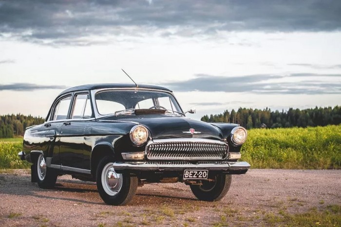 20 évet pihent az erdő közepén egy fészerben ez a Volga, aztán felújították 3