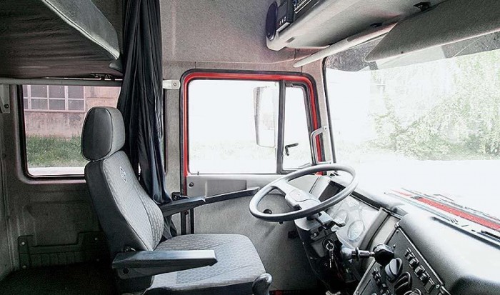 Igazi ritkaságnak számít ez a V8-as Ural országúti csőrős 3