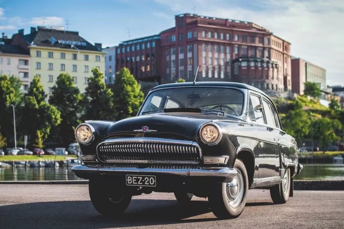 20 évet pihent az erdő közepén egy fészerben ez a Volga, aztán felújították 4