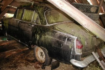 20 évet pihent az erdő közepén egy fészerben ez a Volga, aztán felújították