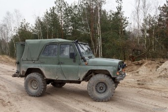 Ez az UAZ egy marék rőzsével is elpöfög