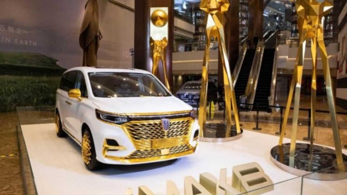 Ez a csicsás kínai aranyszekér nyerte a hűtőrácsháborút 2