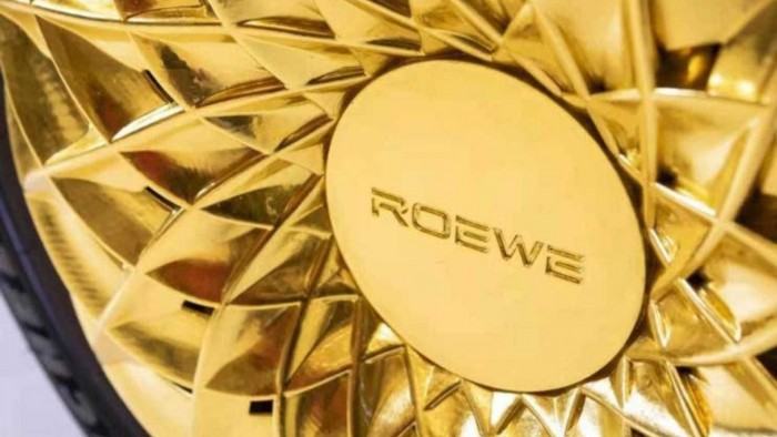 Ez a csicsás kínai aranyszekér nyerte a hűtőrácsháborút 3