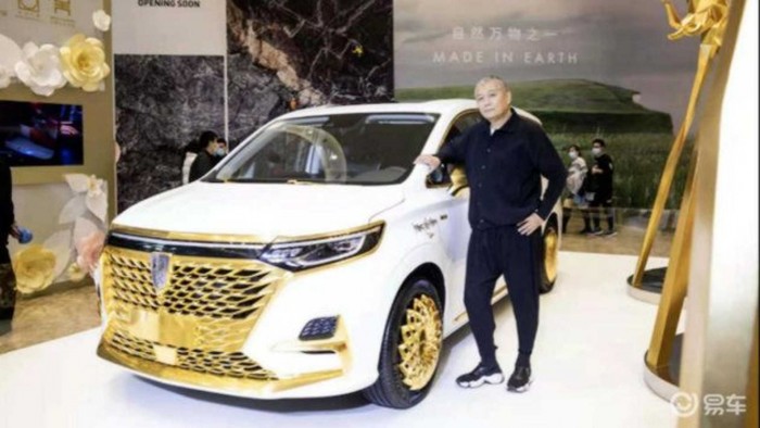 Ez a csicsás kínai aranyszekér nyerte a hűtőrácsháborút 4