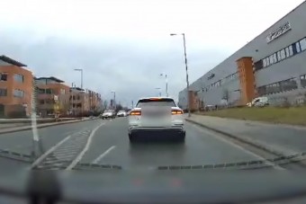 Látszólag sietett, de büntetőfékezni ráért az audis